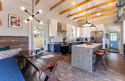 Sanford House | Cozy 3BR Retreat - Near Bars, Zoo & Lake Trails