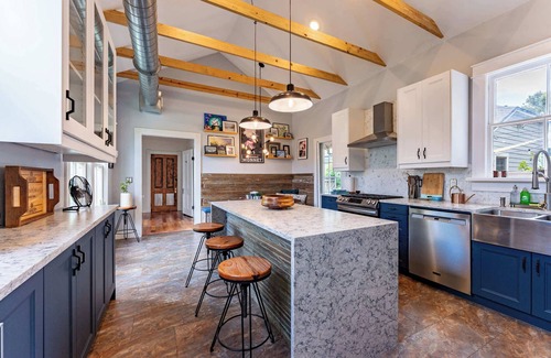 Sanford House | Cozy 3BR Retreat - Near Bars, Zoo & Lake Trails