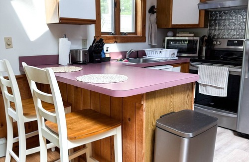 Campton House | Cozy 3BR Retreat w/Resort Perks - Pools, Hot Tub, & Skiing!