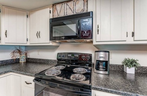 Morgantown House | Cozy 3BR Townhome-short walk to stadium & hospital