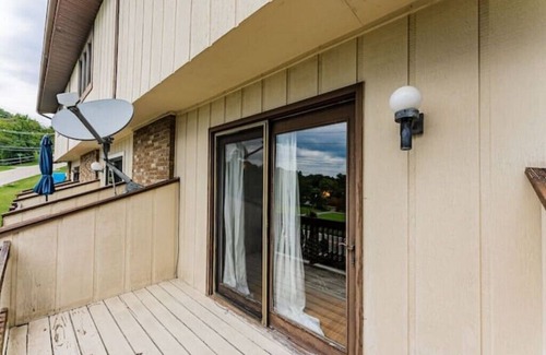 Morgantown House | Cozy 3BR Townhome-short walk to stadium & hospital