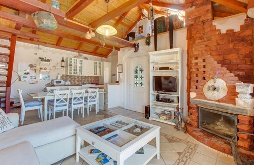 Cove Murtar Apartment | Cozy 4-bedroom Apartment for 8, Pet-friendly with Two Parking Spaces