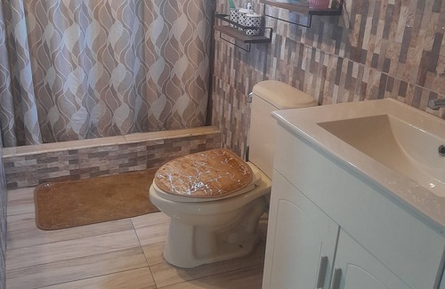Portmore Apartment | Cozy 4-bedroom apartment in enchanting Portmore with WiFi, AC