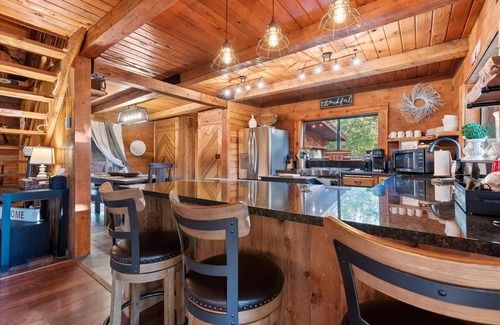 Garden Valley Cabin | Cozy 4-bedroom cabin with WiFi, AC in charming Garden Valley