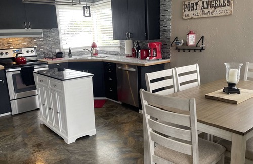 Port Angeles House | Cozy 4 bedroom home with great access to Hurricane Ridge and Olympic Peninsula