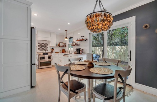 Olde Town House | Cozy 4 bedroom Home in the heart of Old Town with Fire pit