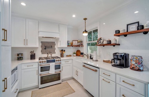 Olde Town House | Cozy 4 bedroom Home in the heart of Old Town with Fire pit