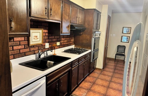 Matteson House | Cozy 4-bedroom house in wonderful Matteson with AC, WiFi