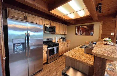 Soldotna House | Cozy 4-bedroom lake front house with WiFi between Sterling and Soldotna