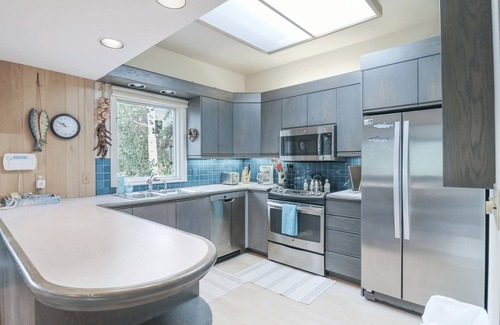 Aspen House | Cozy 4-Bedroom Mountain Duplex Retreat with Hot tub, AC, & WiFi in Aspen