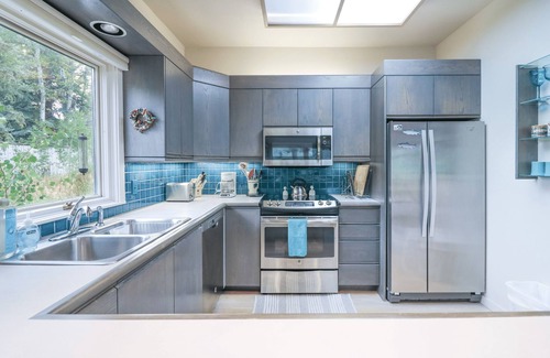 Aspen House | Cozy 4-Bedroom Mountain Duplex Retreat with Hot tub, AC, & WiFi in Aspen