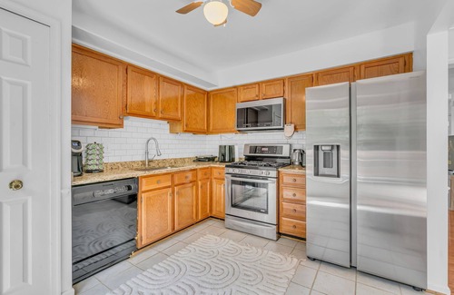 Fairfax House | Cozy 4-bedroom townhome in lovely Fairfax with AC, WiFi
