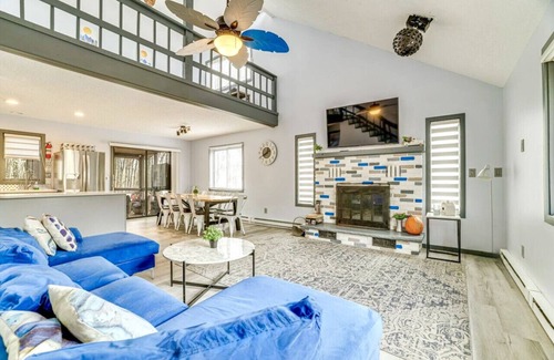 East Stroudsburg House | Cozy 4-bedroom lodge in beautiful East Stroudsburg with fitness room, WiFi