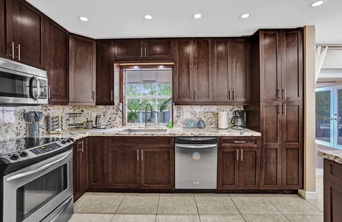 Hallandale Beach House | Cozy 4-bedroom residential home with pool