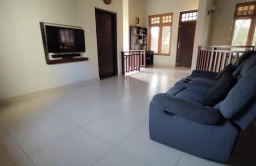 Kimbulapitiya Villa | Cozy 4-bedroom villa with fitness room, WiFi & garden in charming Kimbulapitiya