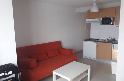 Arette Apartment | Cozy 4-person apartment with ski-in access, dishwasher, washing machine, ski locker, free parking