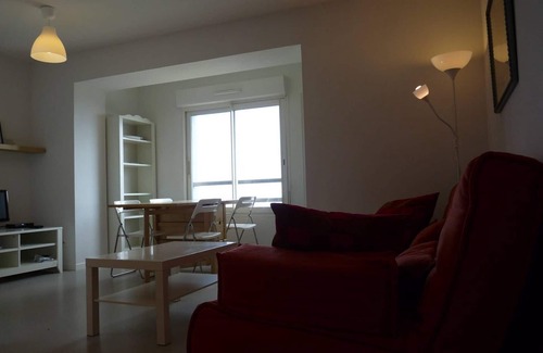 Arette Apartment | Cozy 4-person apartment with ski-in access, dishwasher, washing machine, ski locker, free parking