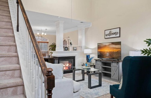 Prosperity Church Road House | Cozy 4B 2 5B University Home King Beds Jacuzzi
