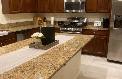 Reno House | Cozy 4BD Sleeps 10 Near Airport Backyard WiFi Family Friendly Spacious Parking