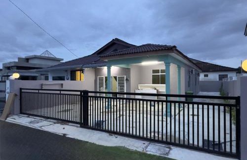 Kampung Keladi House | Cozy 4BR Homestay with 2 Baths Taman Seraya