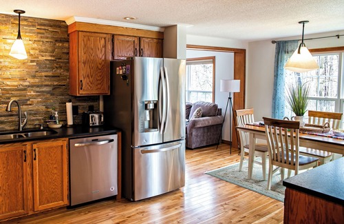 Warren House | Cozy 4BR Mountain home near Sugarbush, beside the original Lawson's Brewery