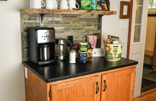 Warren House | Cozy 4BR Mountain home near Sugarbush, beside the original Lawson's Brewery
