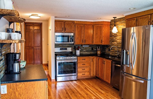 Warren House | Cozy 4BR Mountain home near Sugarbush, beside the original Lawson's Brewery