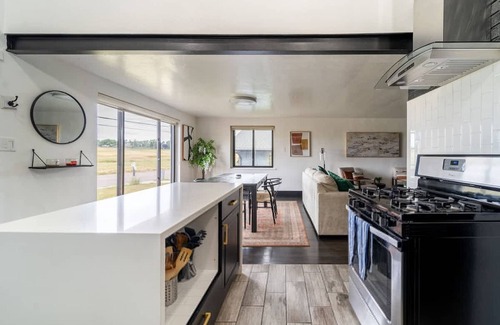 Westminster House | Cozy 4BR Retreat Hot Tub SE Westminster Charm