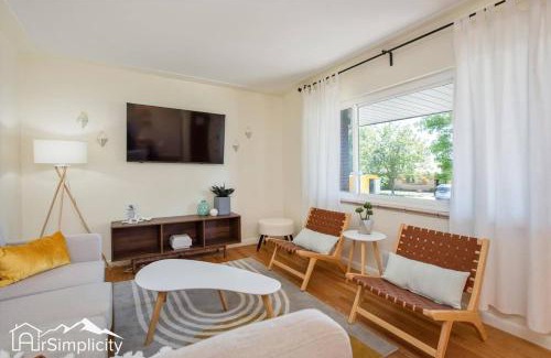 Westminster House | Cozy 4br Retreat W Arcade & Outdoor Space