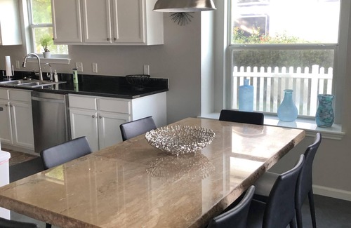 Kyle House | Cozy 5 bedroom for weekend or longer 2 night minimum