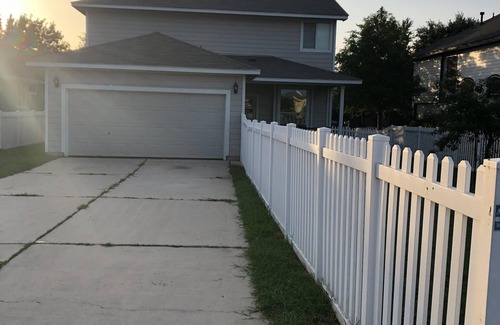 Kyle House | Cozy 5 bedroom for weekend or longer 2 night minimum