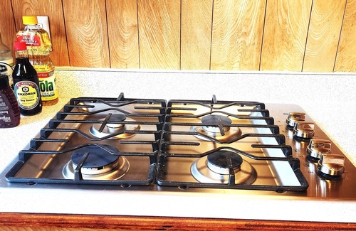 Albany House | Cozy 5-Bedroom House, Central AC, EV Charger, Perfect for Family and Work Groups