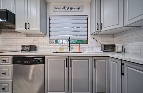Coboconk Cottage | Cozy 5BR Cottage - 1 min walk to lake, canoes & more!