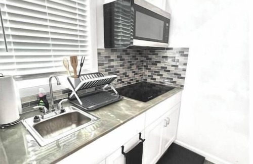 Frederiksted Southeast Apartment | Cozy 6- Bedroom in the heart of Frederiksted