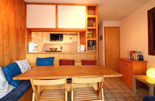 Champagny-en-Vanoise Apartment | Cozy 6 pers apt, balcony, ski storage in Champagny-en-Vanoise