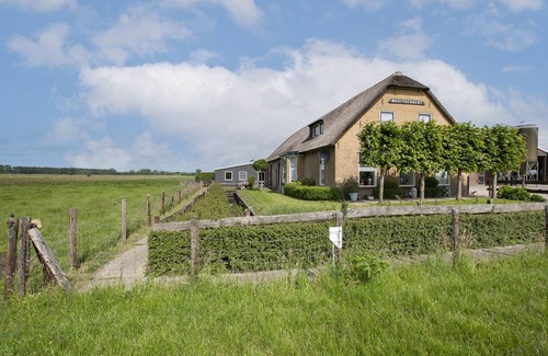 Gelderswoude Apartment | Cozy 6-person apartment on a farm