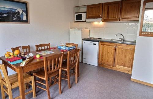 Saint-Etienne-en-Devoluy Apartment | Cozy 6-person apartment with balcony
