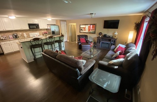 Ashland City House | Cozy 7 Bed Home 30min from City sleeps 10 ppl