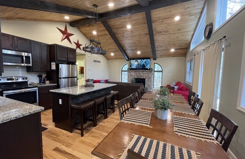 Lake Harmony Estates Ski Chalet | Cozy 7 Bedroom Chalet with Beach Access ~ Lots Of Outdoor Entertainment!