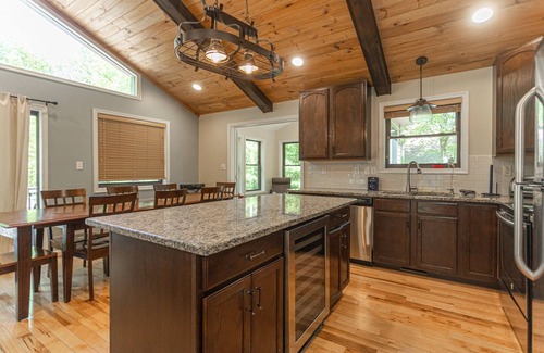 Lake Harmony Estates Ski Chalet | Cozy 7 Bedroom Chalet with Beach Access ~ Lots Of Outdoor Entertainment!