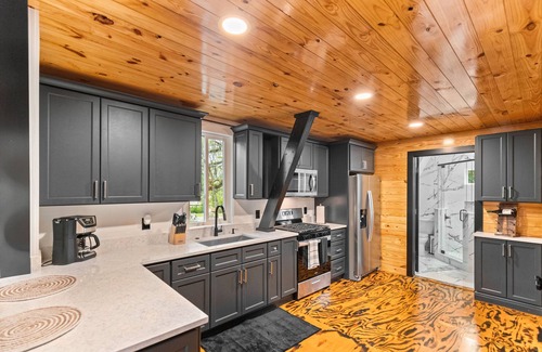 Ocala House | Cozy A-Frame Retreat w hot tub! Private property close to great hiking trails!