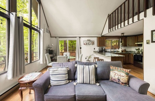 The Woods Cabin | Cozy A-Frame w Fireplace, Fire Pit, Grill & WiFi