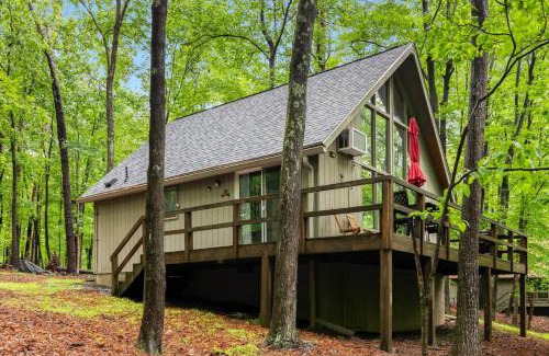 The Woods House | Cozy A-Frame w Fireplace Fire Pit Grill & WiFi