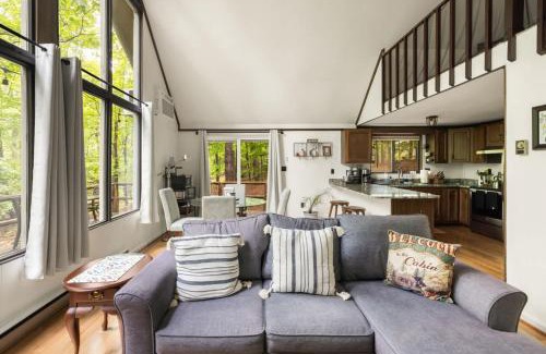 The Woods House | Cozy A-Frame w Fireplace Fire Pit Grill & WiFi