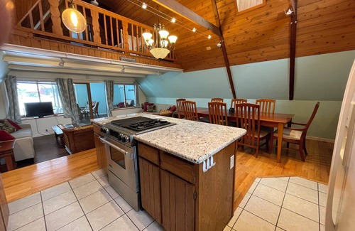 Cadillac House | Cozy A-frame with Sandy Beachfront - Stoneledge Lakehouse