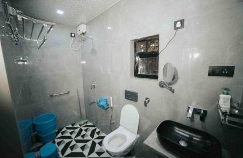 Andheri West Apartment | Cozy AC Studio W/ Kitchenette Nr Kokilaben Hosp.