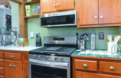 South Capitol House | Cozy Adobe Casita: 1 Mile to Santa Fe Plaza!