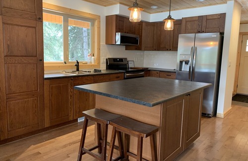 Logan Lake Cabin | Cozy All Season Family Cabin
