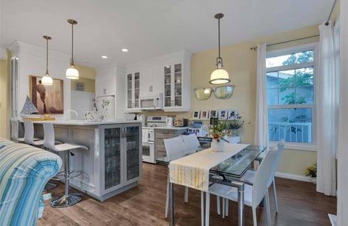 Grand Beach Cottage | Cozy All Season Luxury Cabin in Grand Beach/Starlink