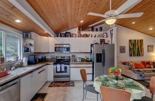 Ohia Estates House | Cozy Aloha Ohia Hale with Hot Tub